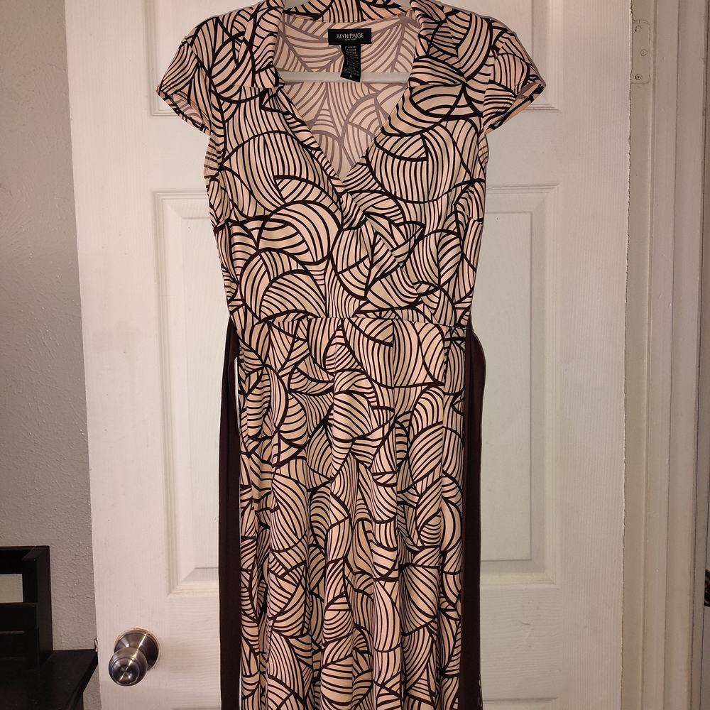 Alyn Paige Beige and Brown Swirl Midi Dress